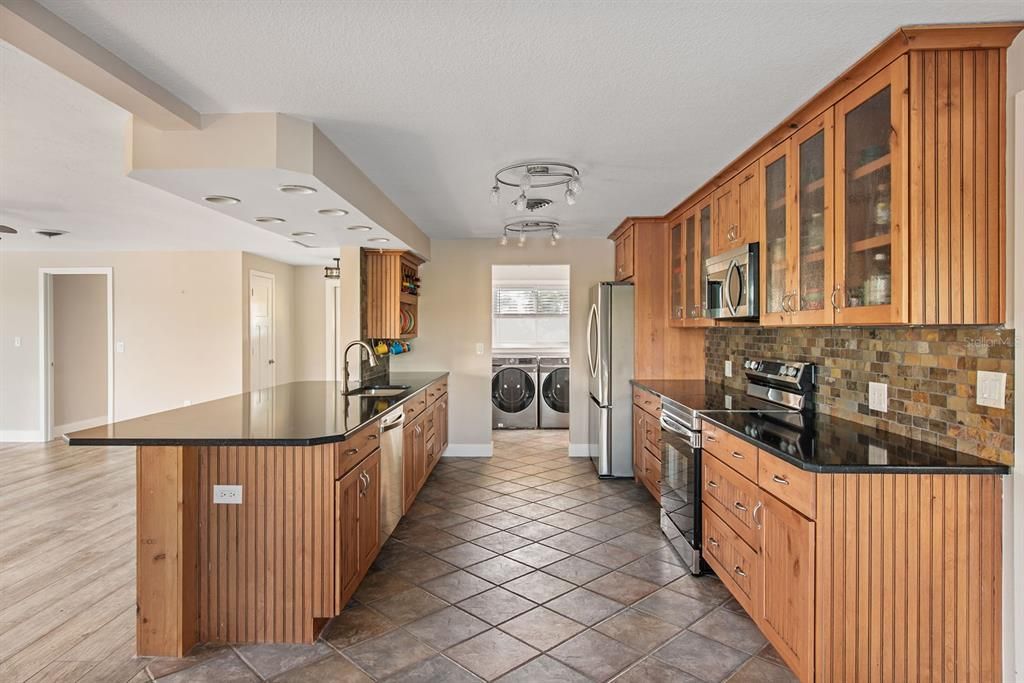 For Sale: $1,250,000 (2 beds, 2 baths, 1599 Square Feet)