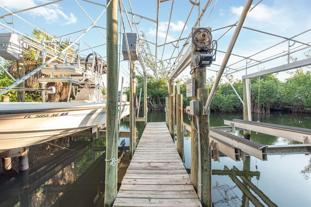 For Sale: $1,250,000 (2 beds, 2 baths, 1599 Square Feet)