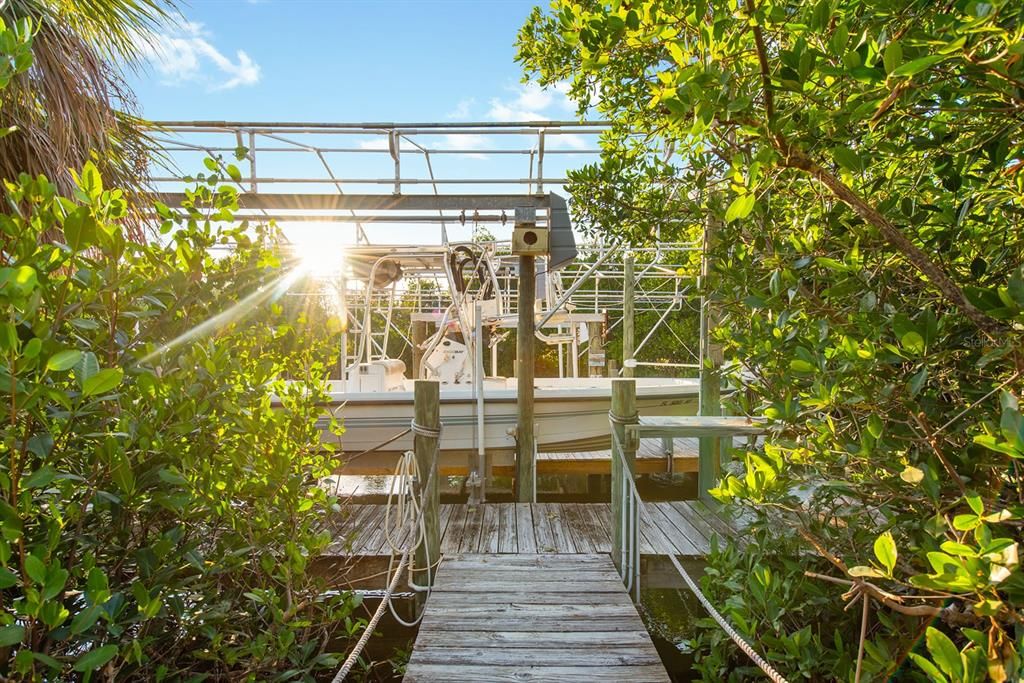 For Sale: $1,250,000 (2 beds, 2 baths, 1599 Square Feet)