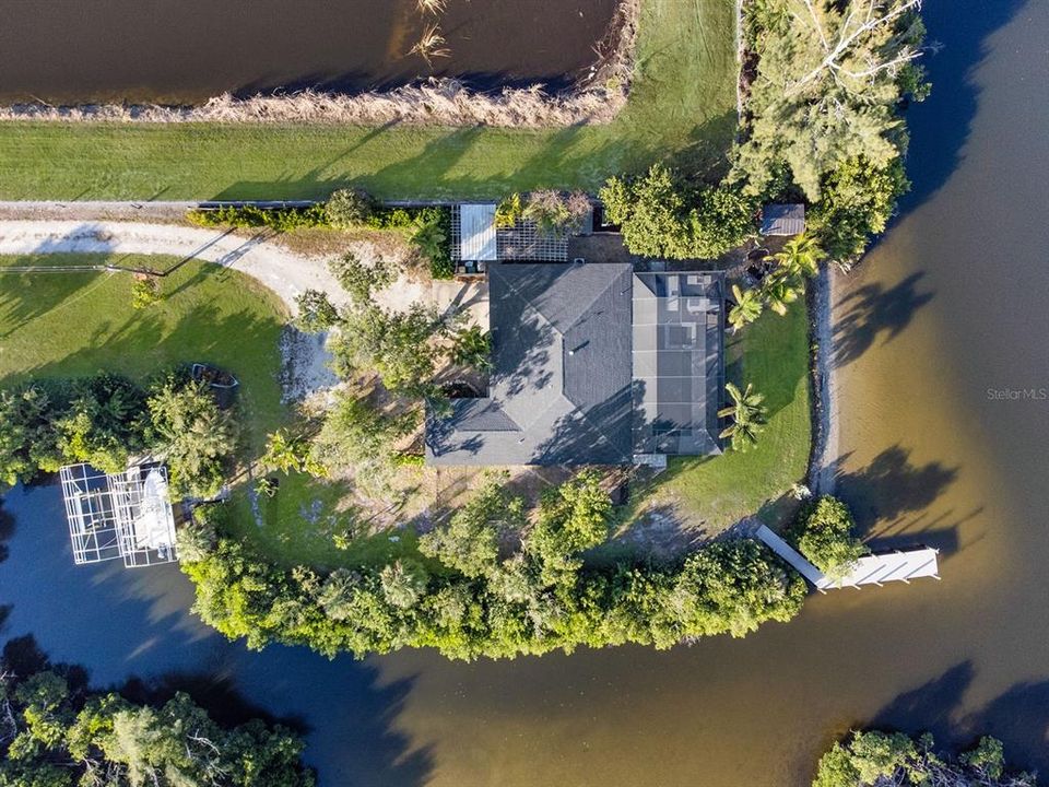 For Sale: $1,250,000 (2 beds, 2 baths, 1599 Square Feet)