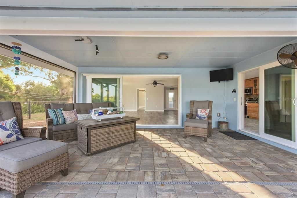 For Sale: $1,250,000 (2 beds, 2 baths, 1599 Square Feet)