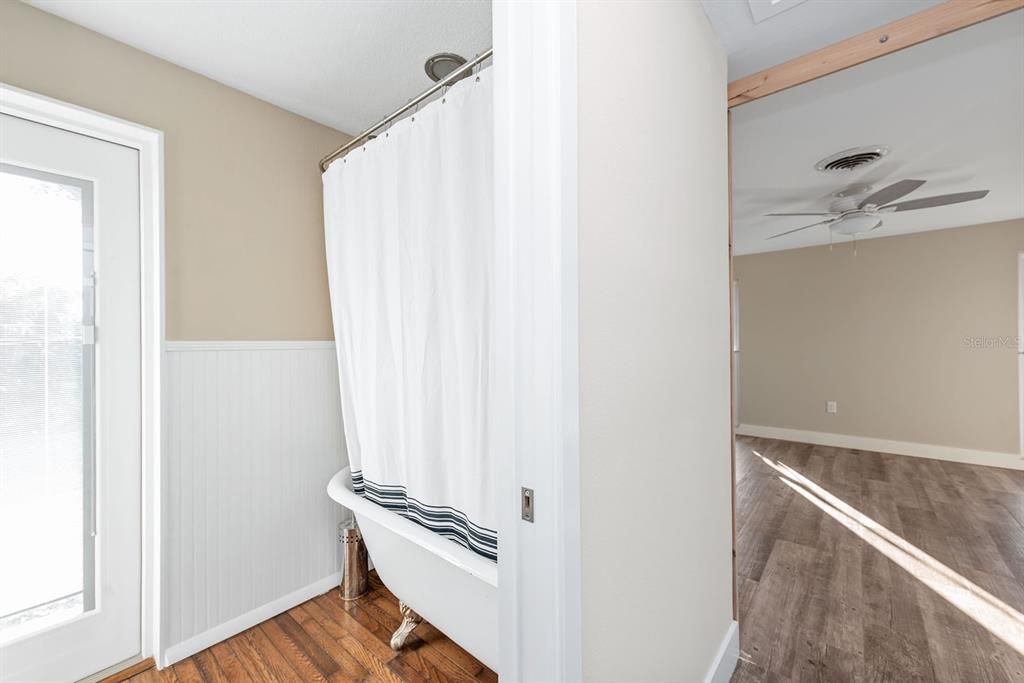 For Sale: $1,250,000 (2 beds, 2 baths, 1599 Square Feet)