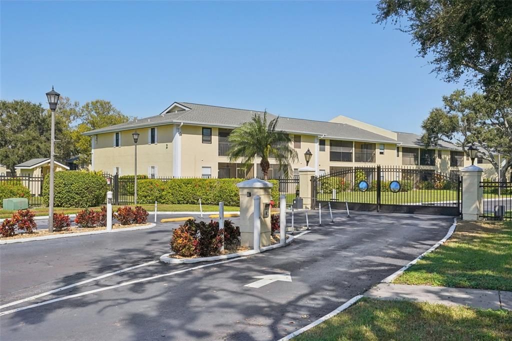 For Sale: $240,000 (2 beds, 2 baths, 1098 Square Feet)