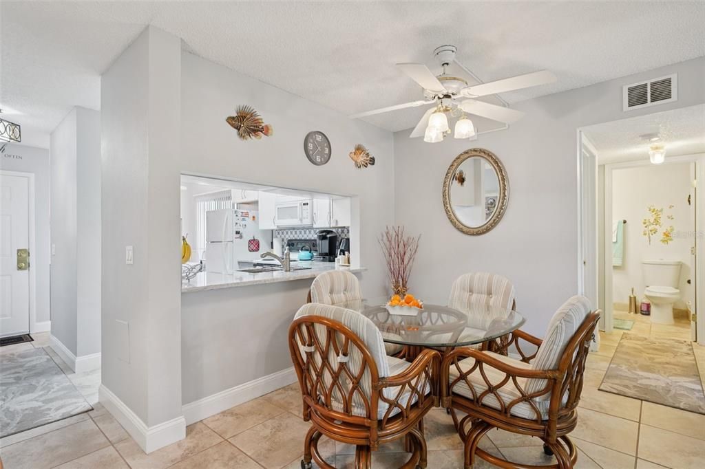 For Sale: $240,000 (2 beds, 2 baths, 1098 Square Feet)