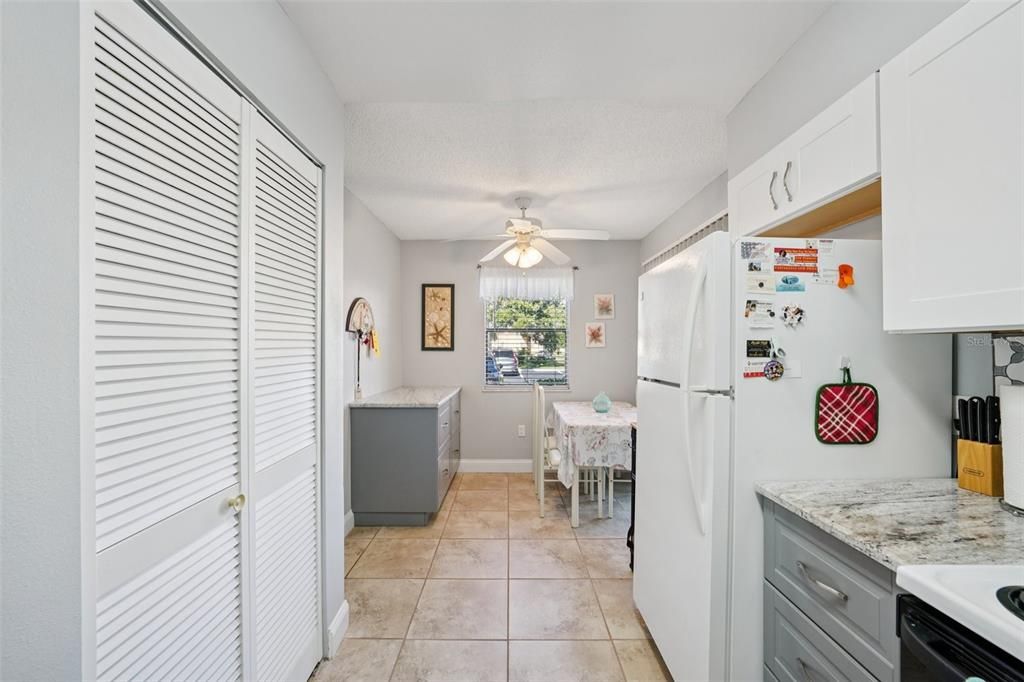 For Sale: $240,000 (2 beds, 2 baths, 1098 Square Feet)