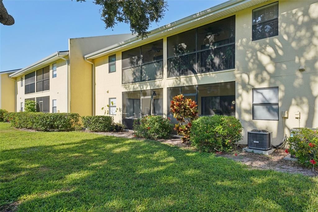 For Sale: $240,000 (2 beds, 2 baths, 1098 Square Feet)