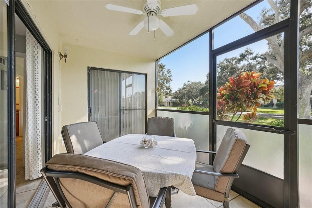 For Sale: $240,000 (2 beds, 2 baths, 1098 Square Feet)