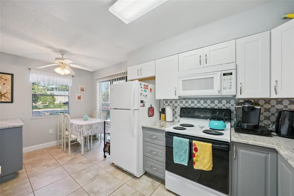 For Sale: $240,000 (2 beds, 2 baths, 1098 Square Feet)