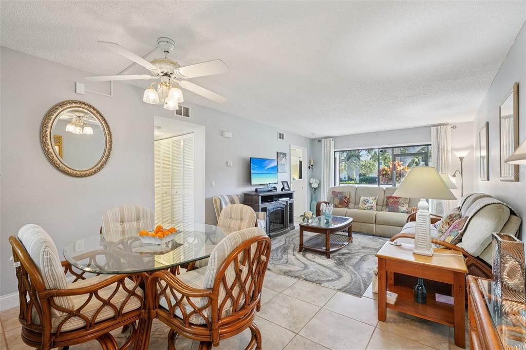 For Sale: $240,000 (2 beds, 2 baths, 1098 Square Feet)