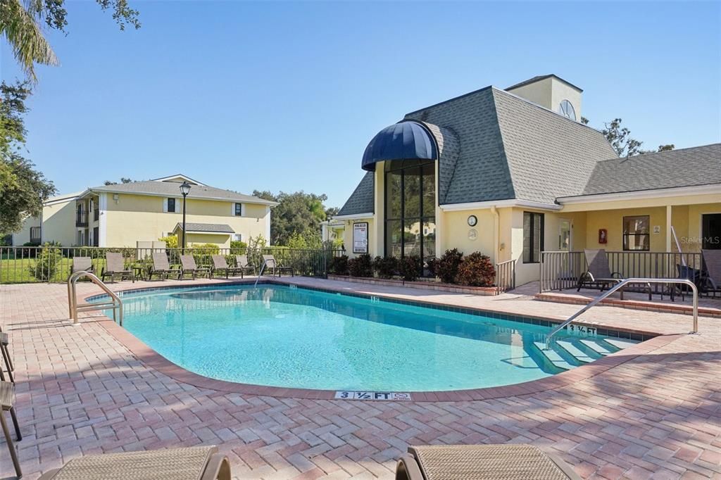 For Sale: $240,000 (2 beds, 2 baths, 1098 Square Feet)