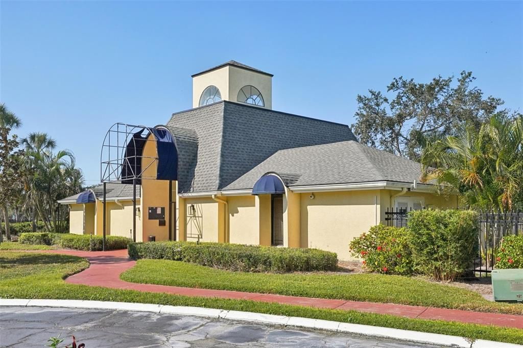 For Sale: $240,000 (2 beds, 2 baths, 1098 Square Feet)