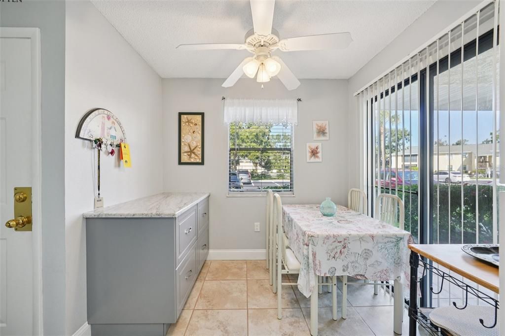 For Sale: $240,000 (2 beds, 2 baths, 1098 Square Feet)