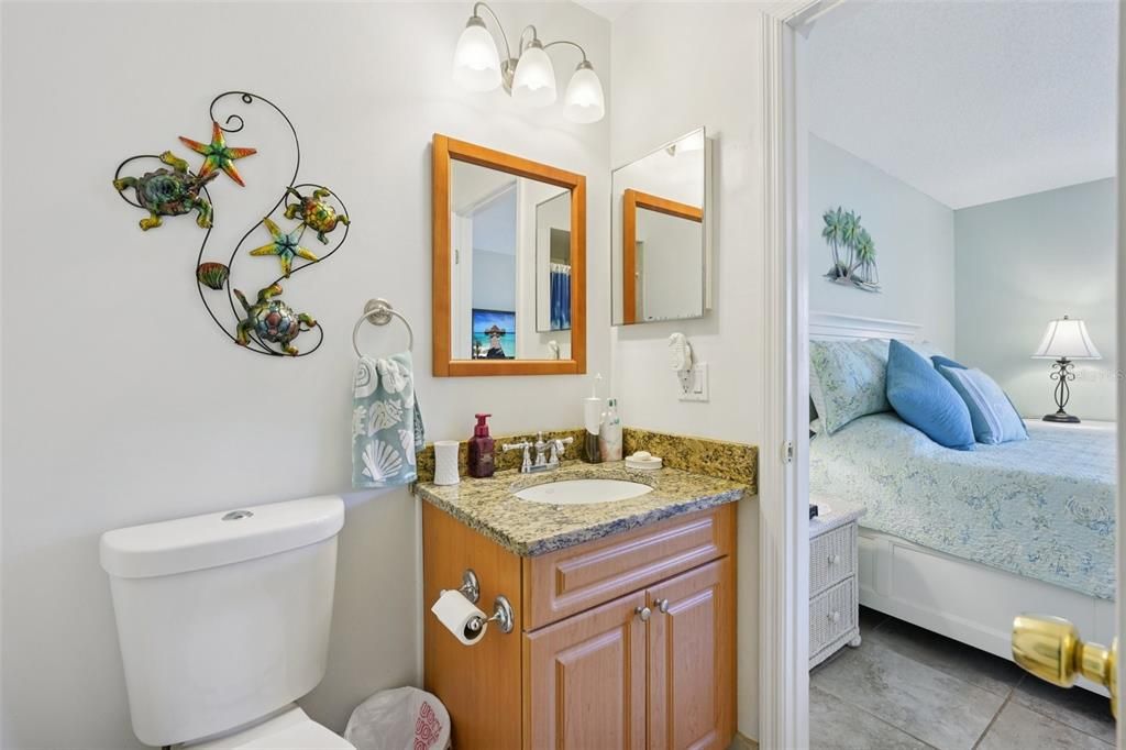 For Sale: $240,000 (2 beds, 2 baths, 1098 Square Feet)