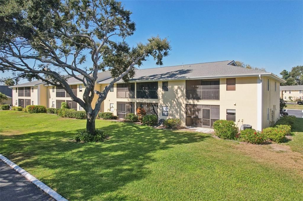 For Sale: $240,000 (2 beds, 2 baths, 1098 Square Feet)