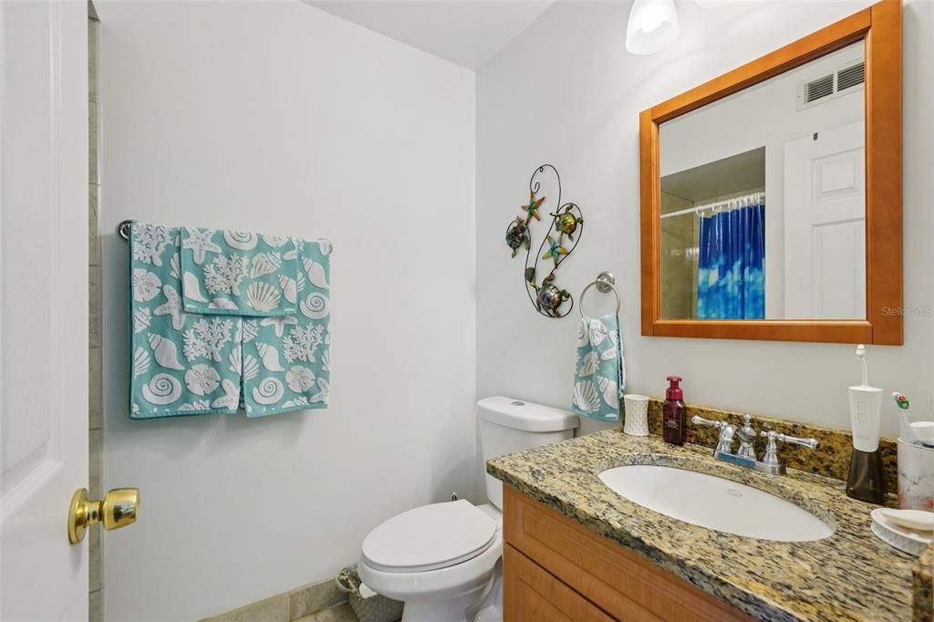 For Sale: $240,000 (2 beds, 2 baths, 1098 Square Feet)