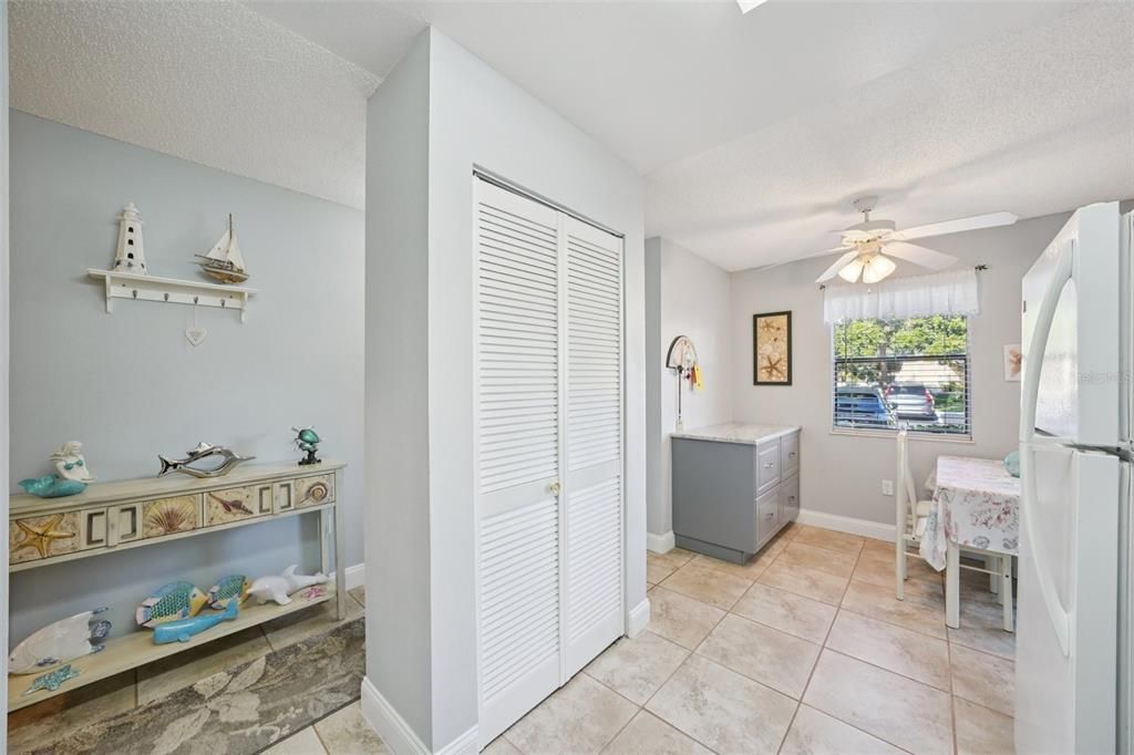 For Sale: $240,000 (2 beds, 2 baths, 1098 Square Feet)