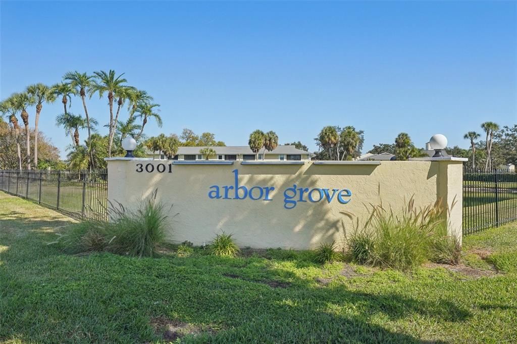 For Sale: $240,000 (2 beds, 2 baths, 1098 Square Feet)