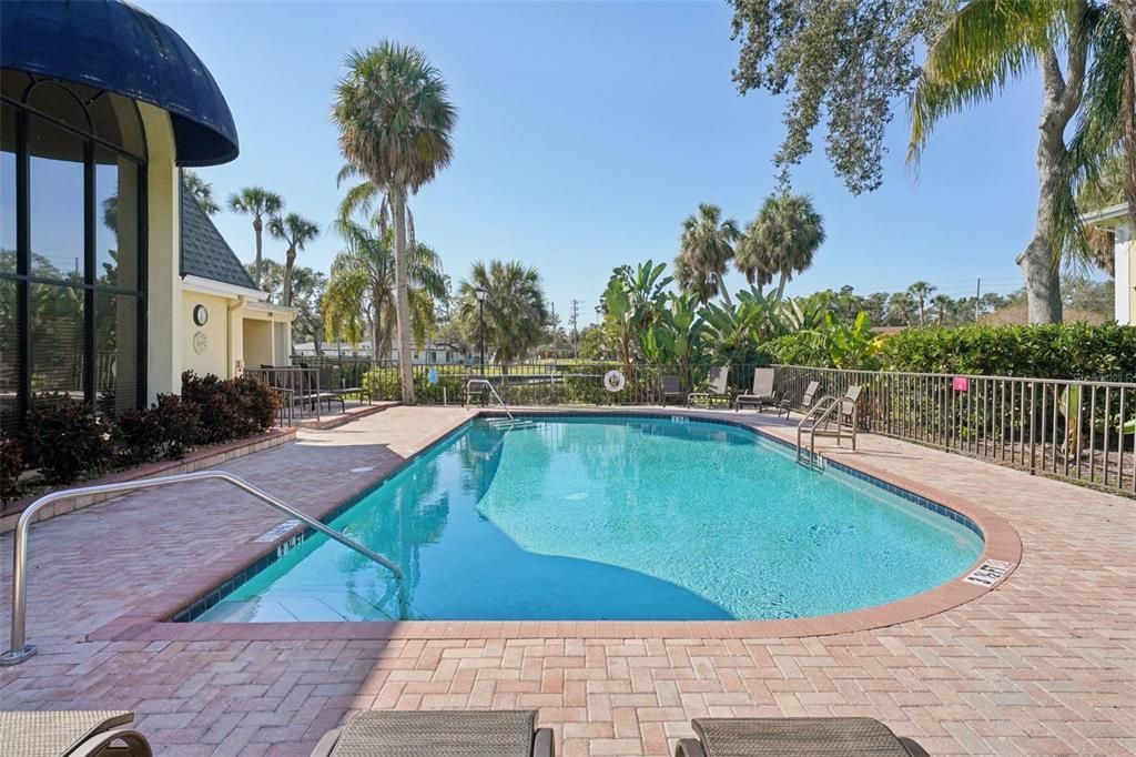 For Sale: $240,000 (2 beds, 2 baths, 1098 Square Feet)