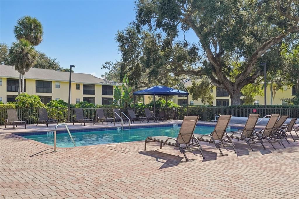 For Sale: $240,000 (2 beds, 2 baths, 1098 Square Feet)