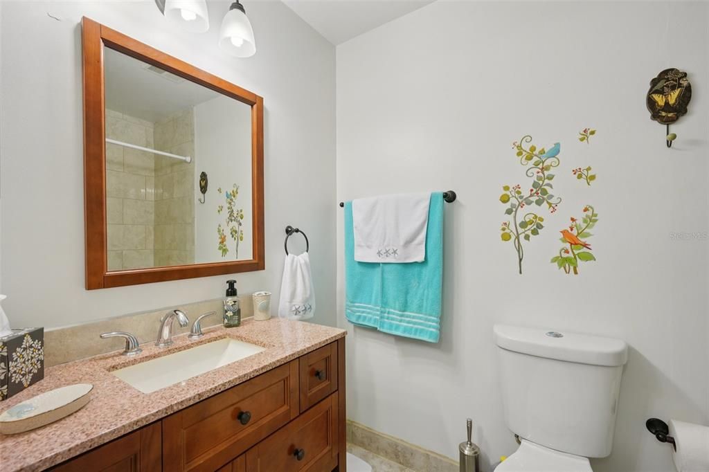 For Sale: $240,000 (2 beds, 2 baths, 1098 Square Feet)