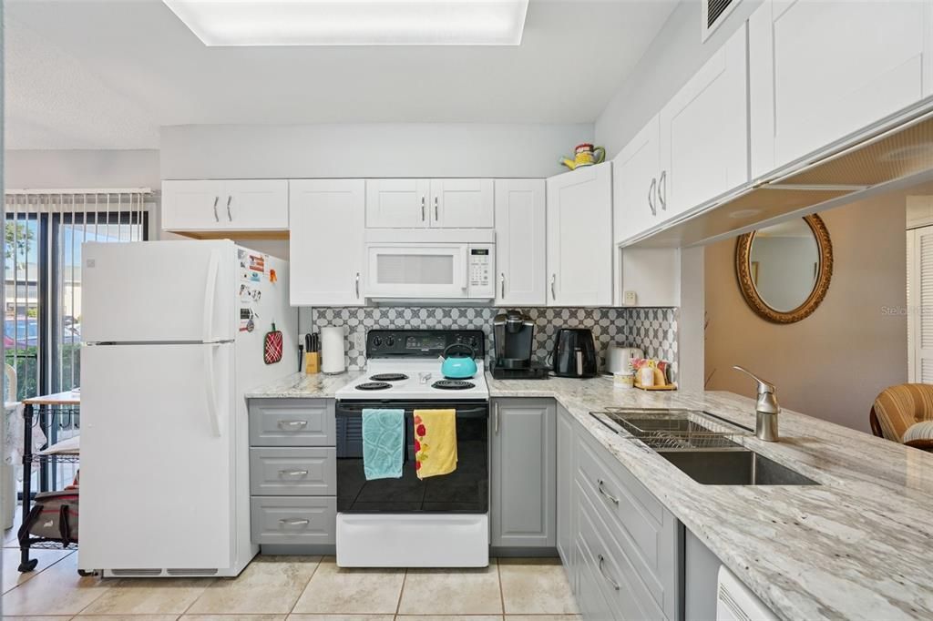 For Sale: $240,000 (2 beds, 2 baths, 1098 Square Feet)