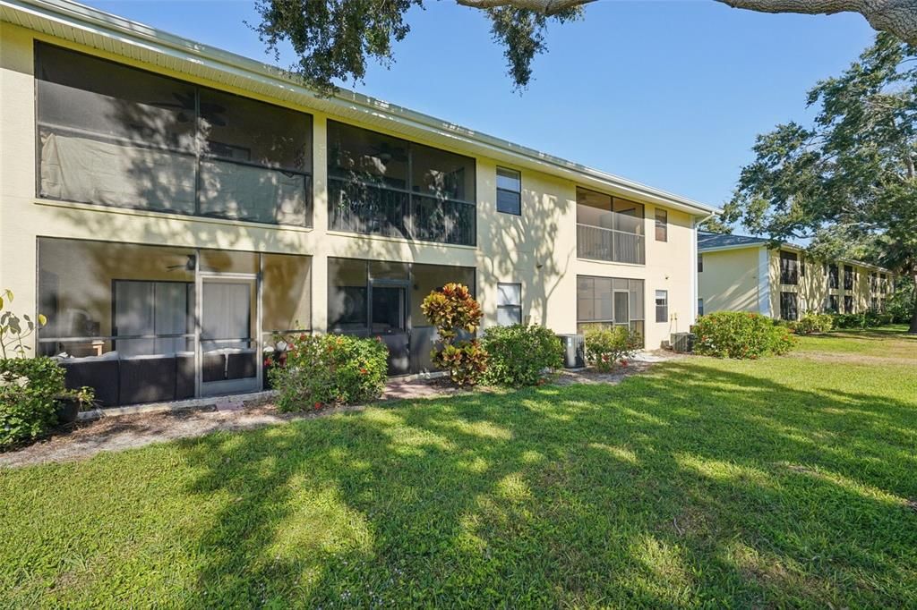 For Sale: $240,000 (2 beds, 2 baths, 1098 Square Feet)