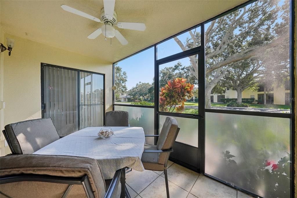 For Sale: $240,000 (2 beds, 2 baths, 1098 Square Feet)