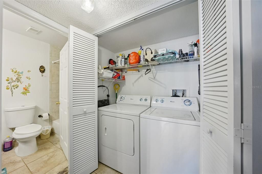 For Sale: $240,000 (2 beds, 2 baths, 1098 Square Feet)