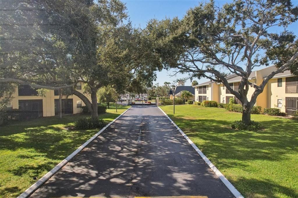 For Sale: $240,000 (2 beds, 2 baths, 1098 Square Feet)