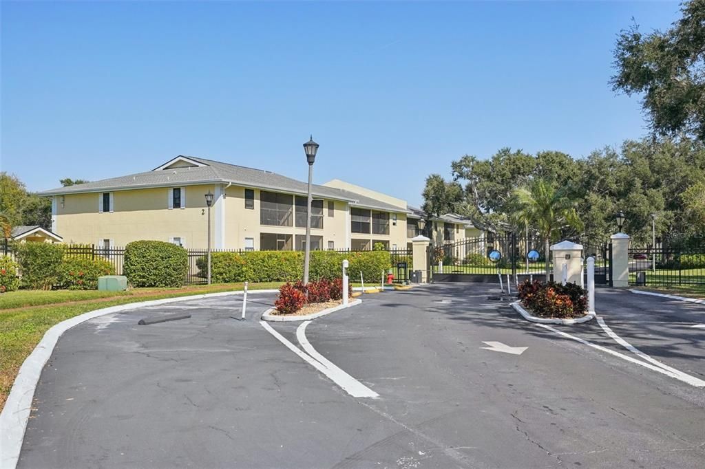 For Sale: $240,000 (2 beds, 2 baths, 1098 Square Feet)