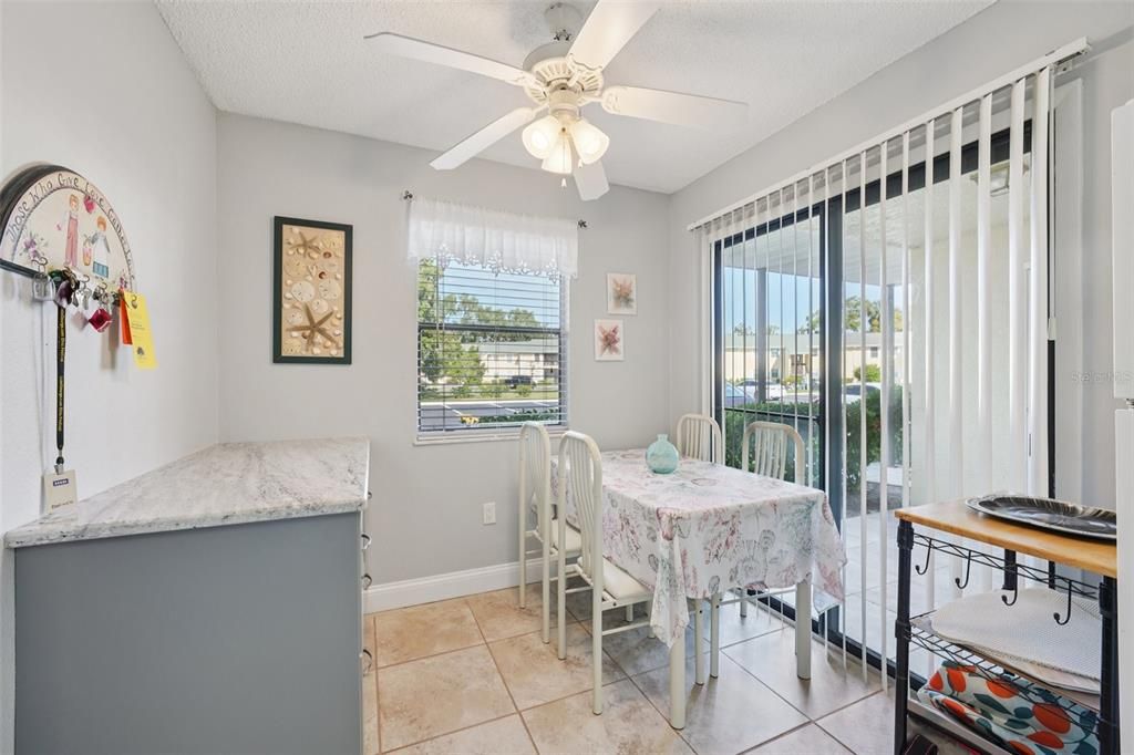 For Sale: $240,000 (2 beds, 2 baths, 1098 Square Feet)