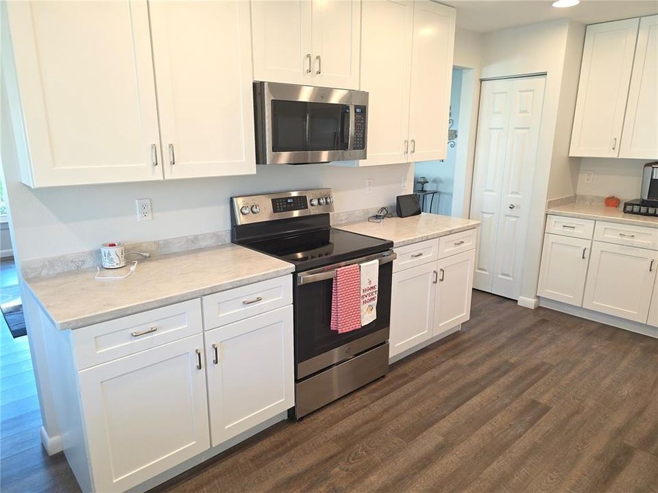 合同活跃: $339,000 (2 贝兹, 2 浴室, 1744 平方英尺)