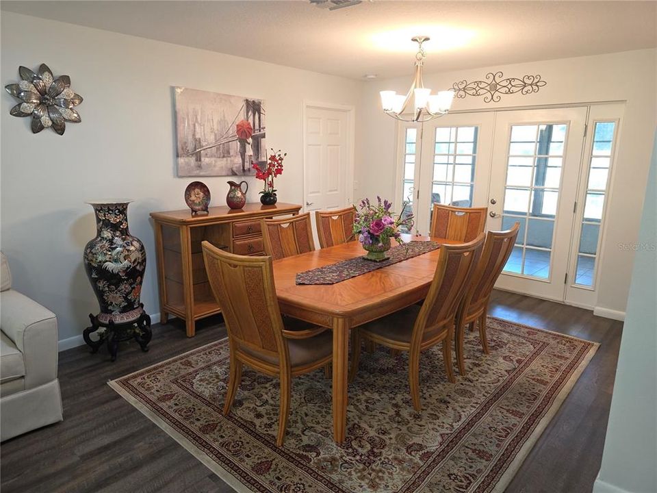 合同活跃: $339,000 (2 贝兹, 2 浴室, 1744 平方英尺)