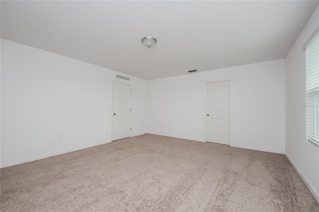 En Renta: $2,050 (4 camas, 2 baños, 2440 Pies cuadrados)