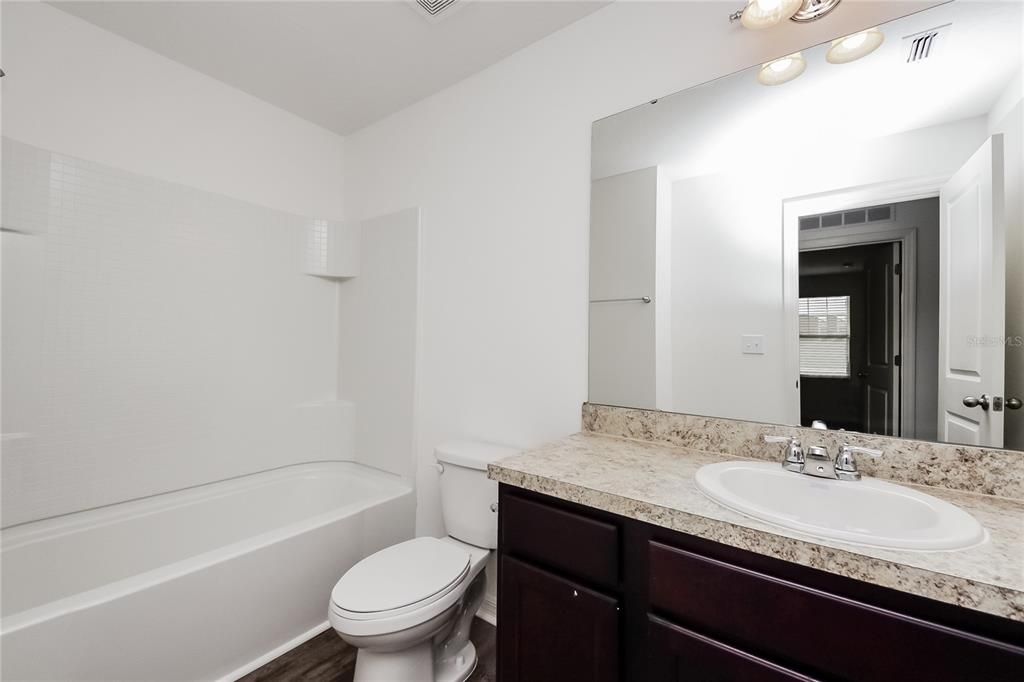 En Renta: $2,050 (4 camas, 2 baños, 2440 Pies cuadrados)