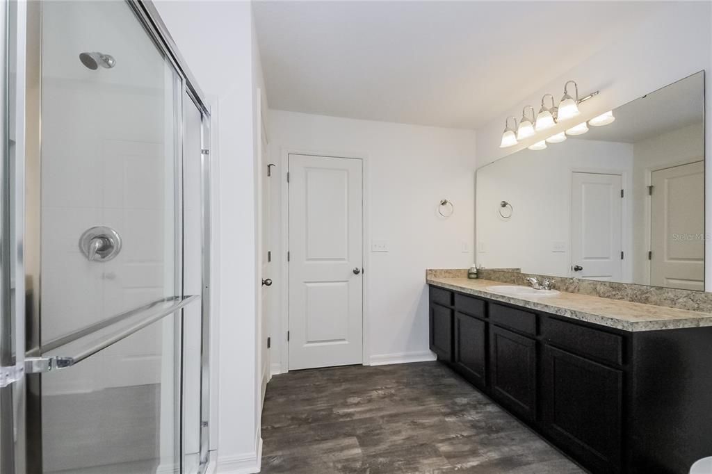 En Renta: $2,050 (4 camas, 2 baños, 2440 Pies cuadrados)