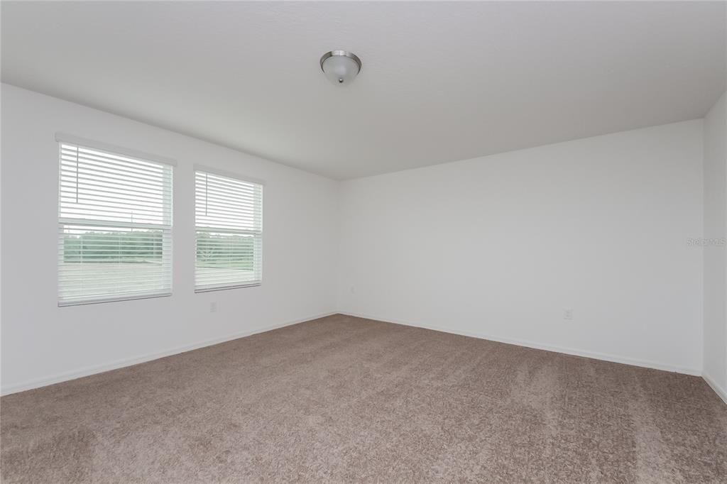 En Renta: $2,050 (4 camas, 2 baños, 2440 Pies cuadrados)