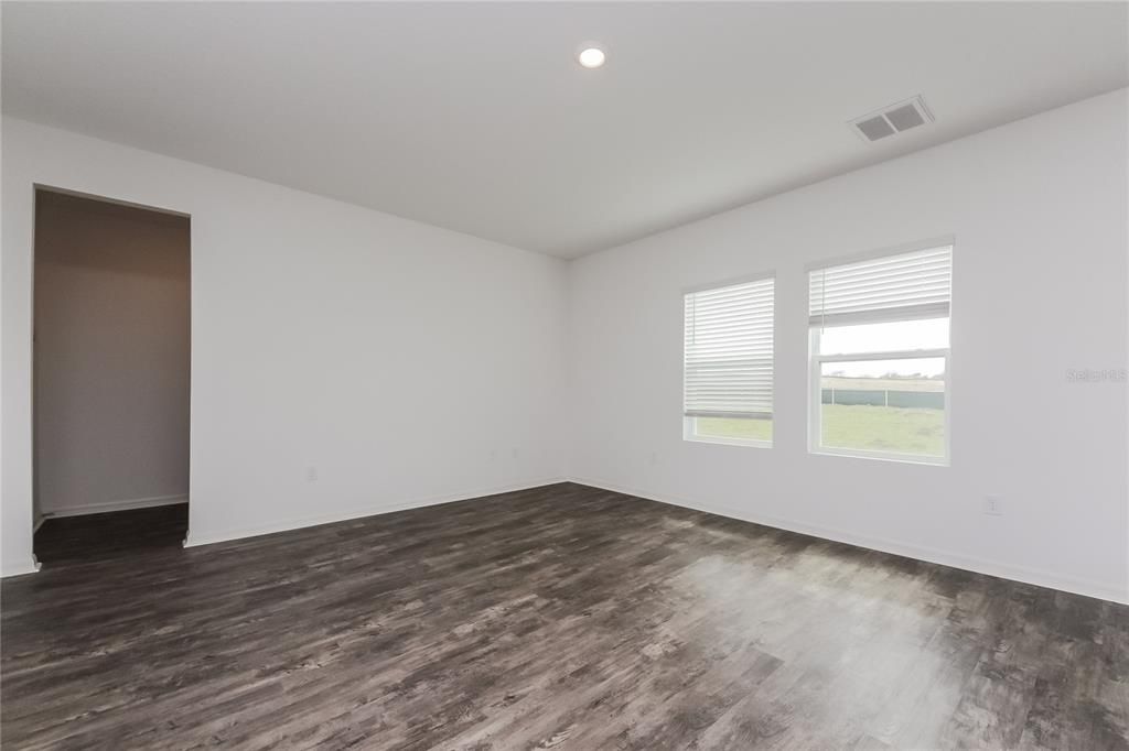 En Renta: $2,050 (4 camas, 2 baños, 2440 Pies cuadrados)