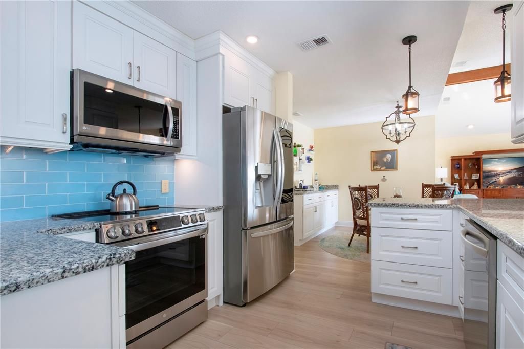 En Venta: $425,000 (2 camas, 2 baños, 2213 Pies cuadrados)