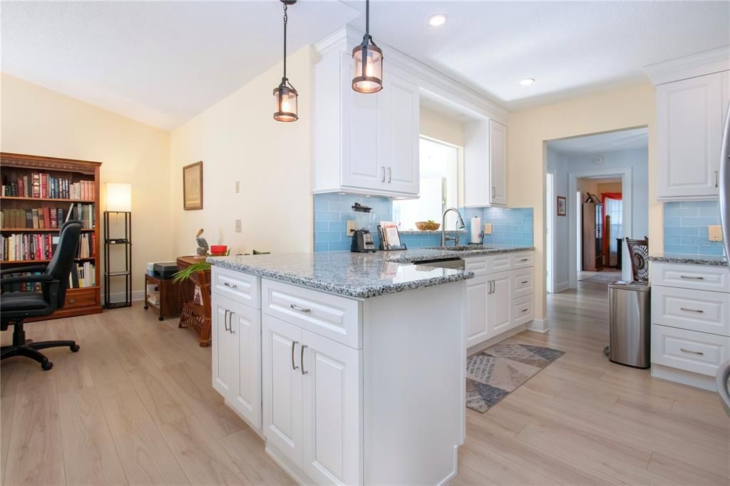 En Venta: $425,000 (2 camas, 2 baños, 2213 Pies cuadrados)