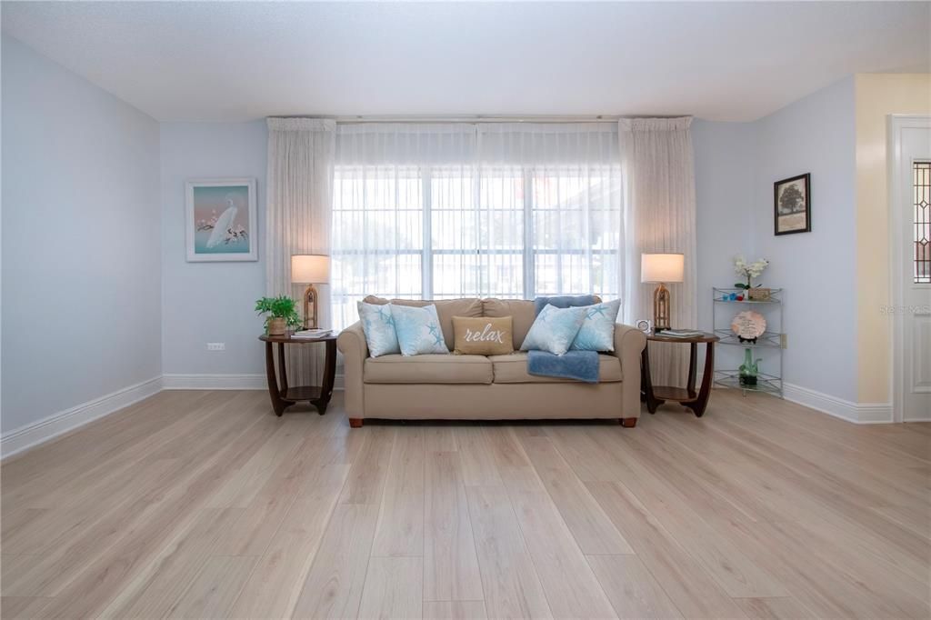 En Venta: $425,000 (2 camas, 2 baños, 2213 Pies cuadrados)