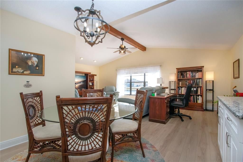 En Venta: $425,000 (2 camas, 2 baños, 2213 Pies cuadrados)