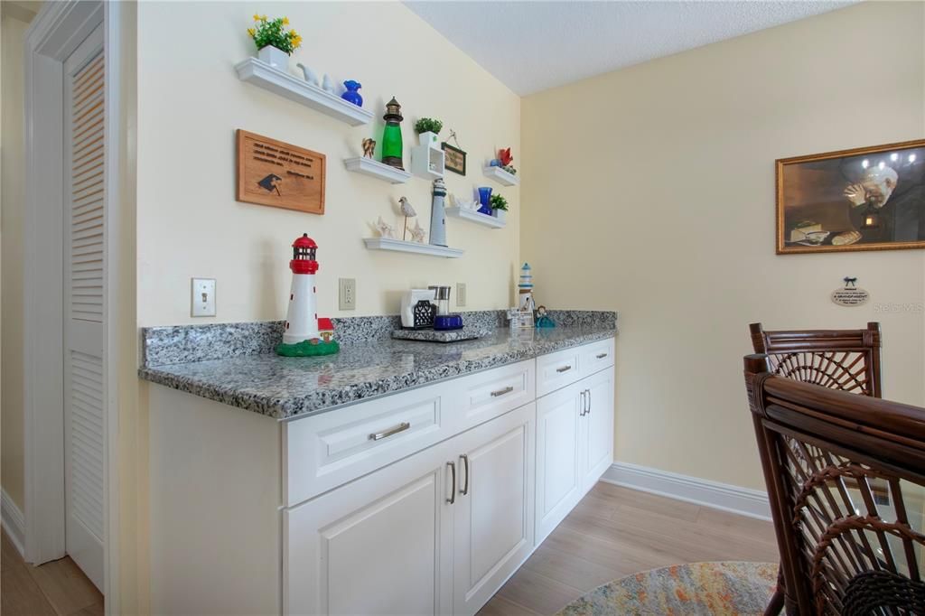 En Venta: $425,000 (2 camas, 2 baños, 2213 Pies cuadrados)