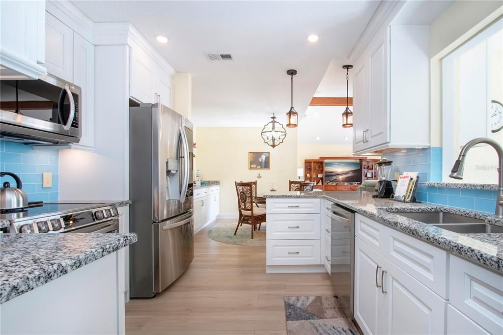 En Venta: $425,000 (2 camas, 2 baños, 2213 Pies cuadrados)