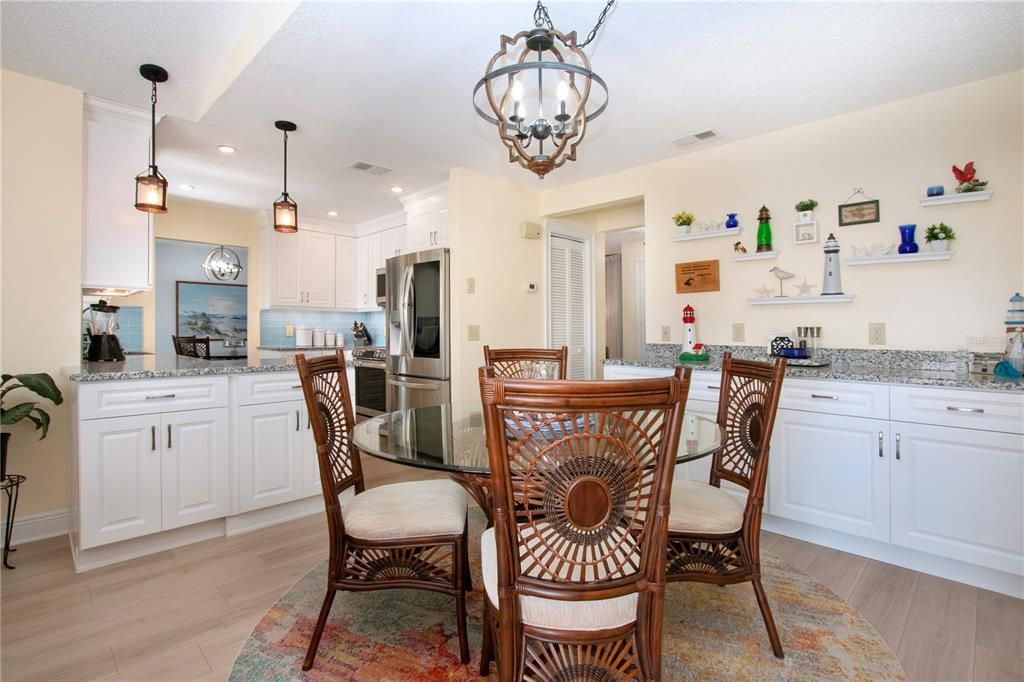 En Venta: $425,000 (2 camas, 2 baños, 2213 Pies cuadrados)