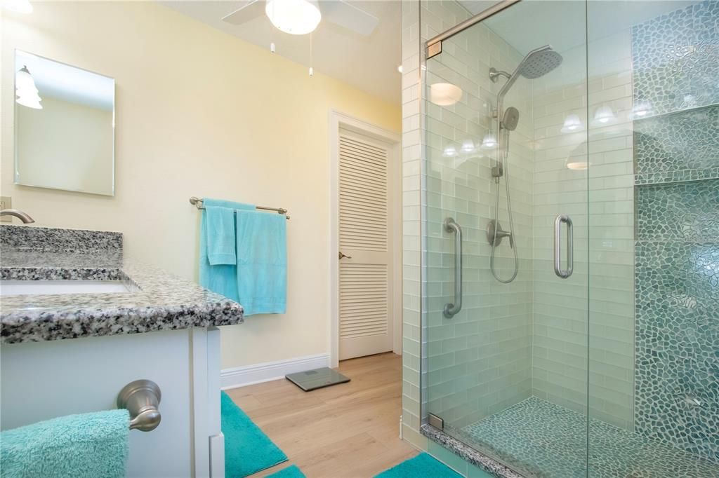 En Venta: $425,000 (2 camas, 2 baños, 2213 Pies cuadrados)