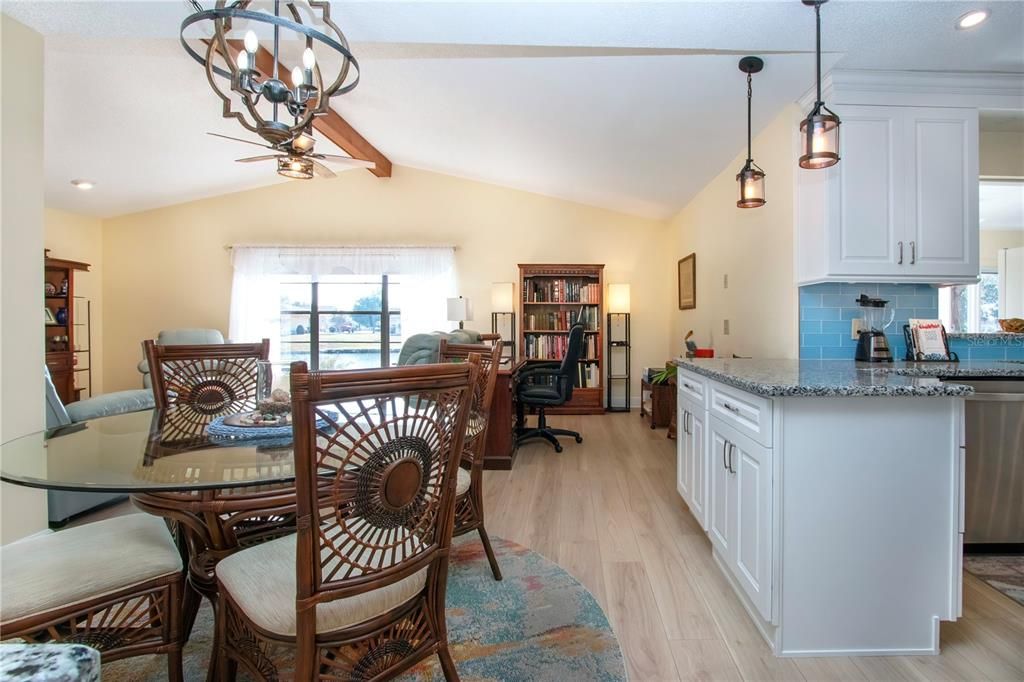 En Venta: $425,000 (2 camas, 2 baños, 2213 Pies cuadrados)