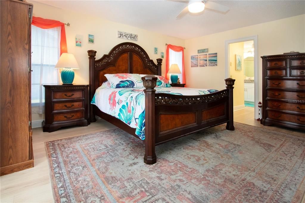 En Venta: $425,000 (2 camas, 2 baños, 2213 Pies cuadrados)