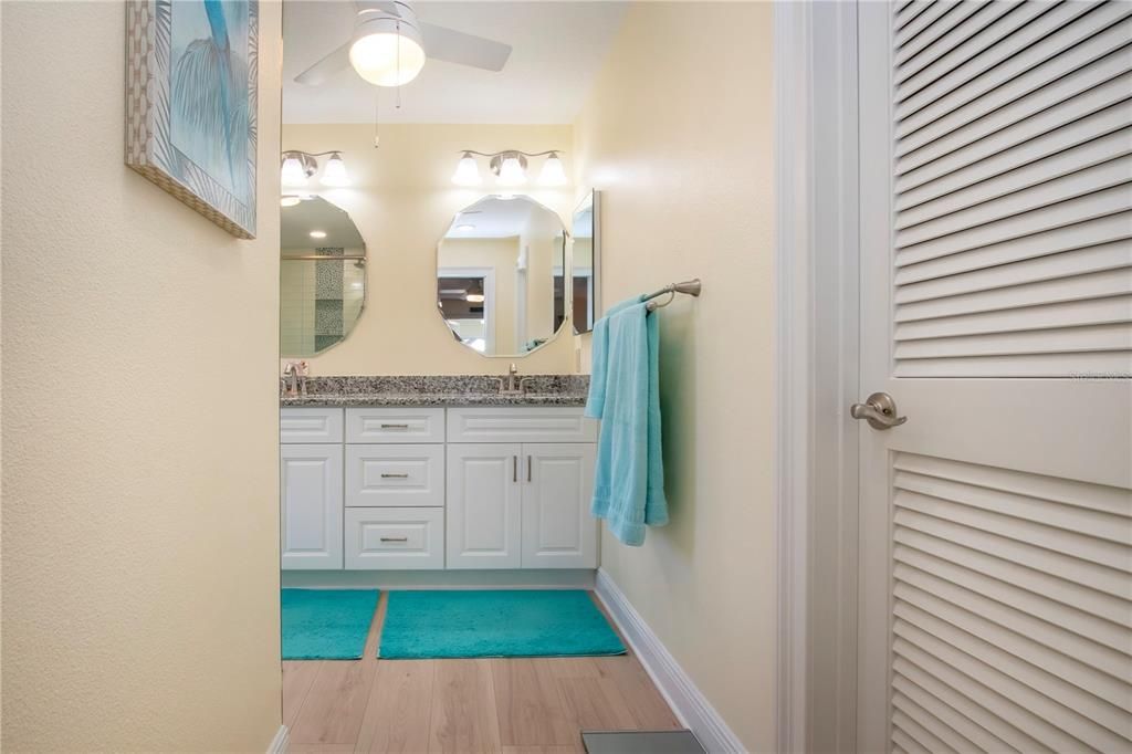 En Venta: $425,000 (2 camas, 2 baños, 2213 Pies cuadrados)