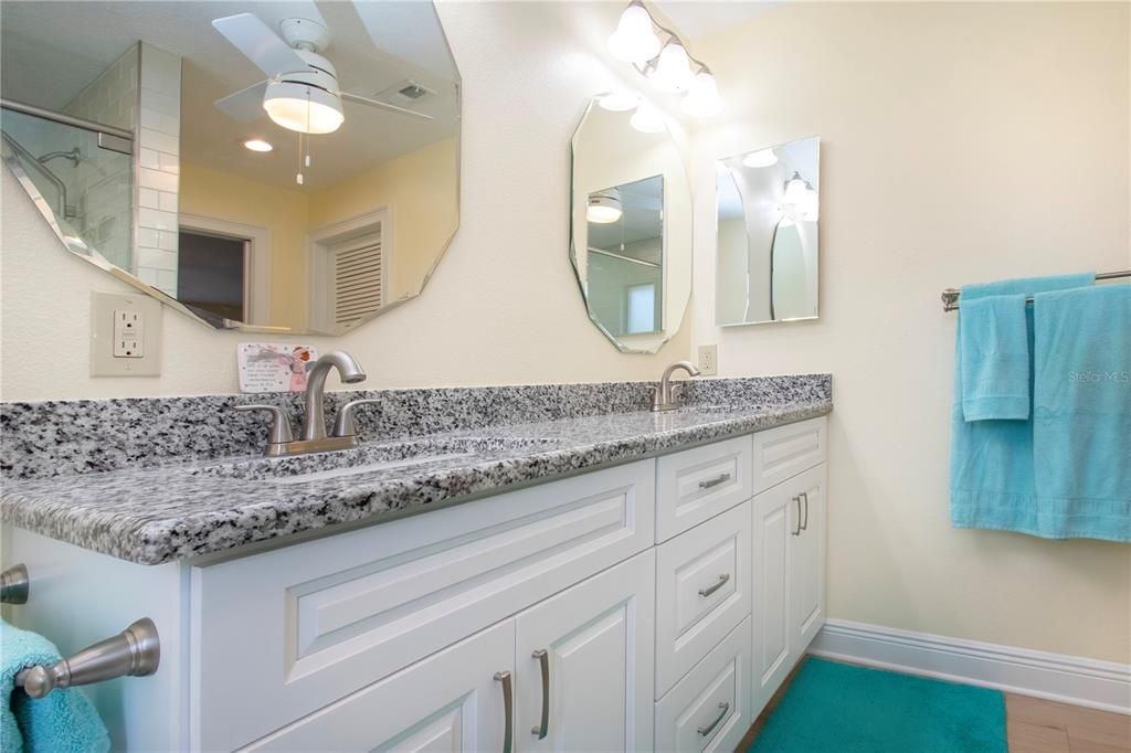 En Venta: $425,000 (2 camas, 2 baños, 2213 Pies cuadrados)